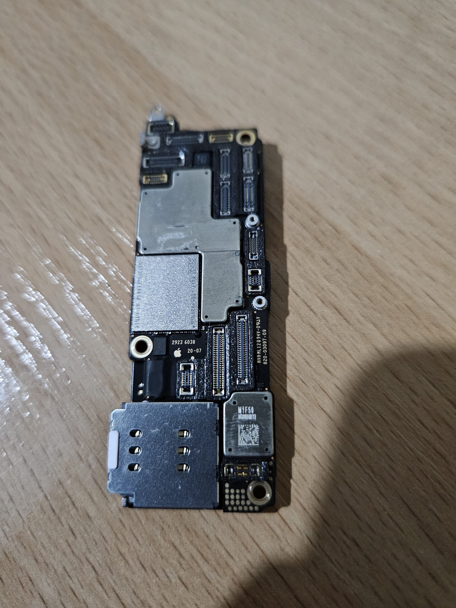 Iphone 15 Pro Материнська плата заблокована Icloud 1TB EU